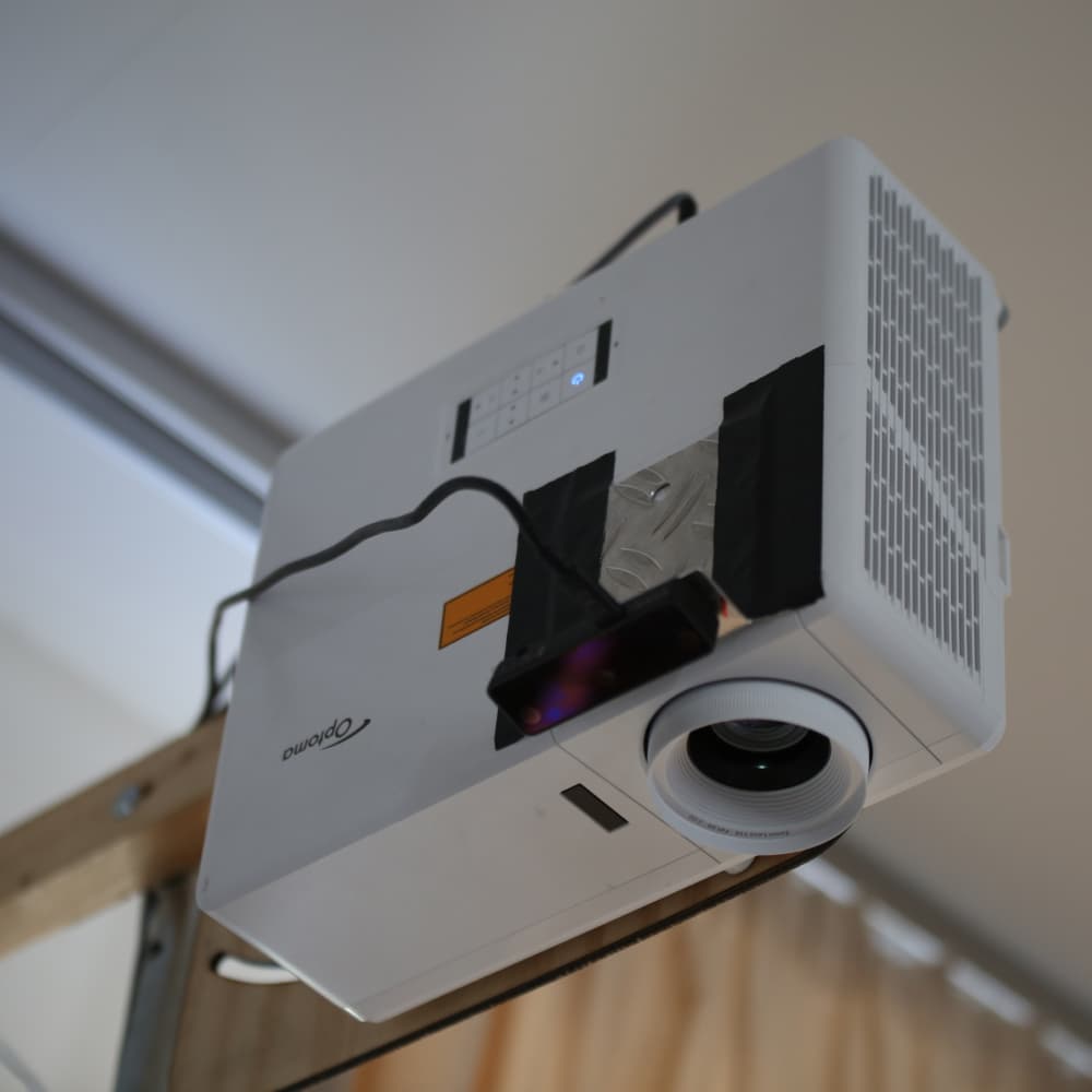 Displaying the Beamer with the camera tracking the paper